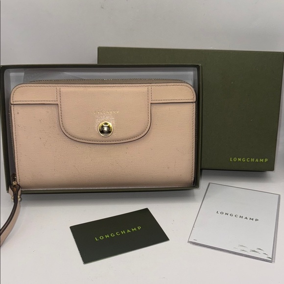 Longchamp Women's pink Wristlet wallet